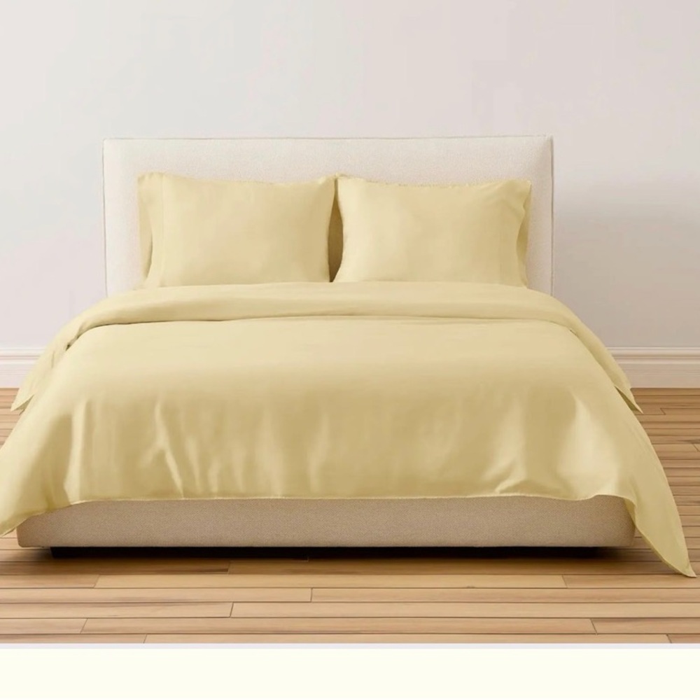 Luxury brand Buffy cream flat sheet (queen)